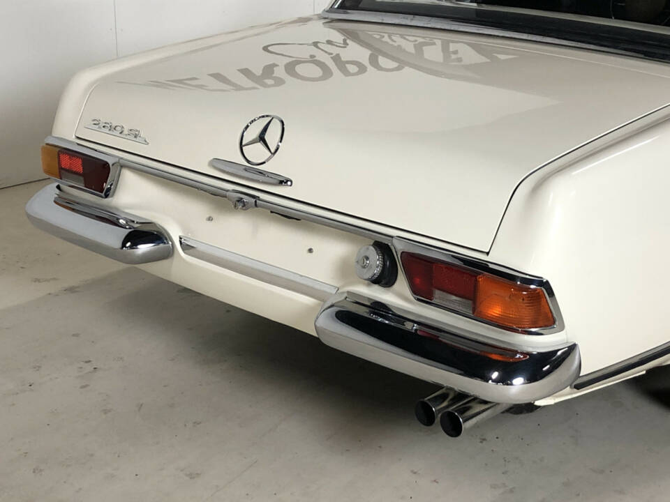Image 13/25 of Mercedes-Benz 280 SL (1969)