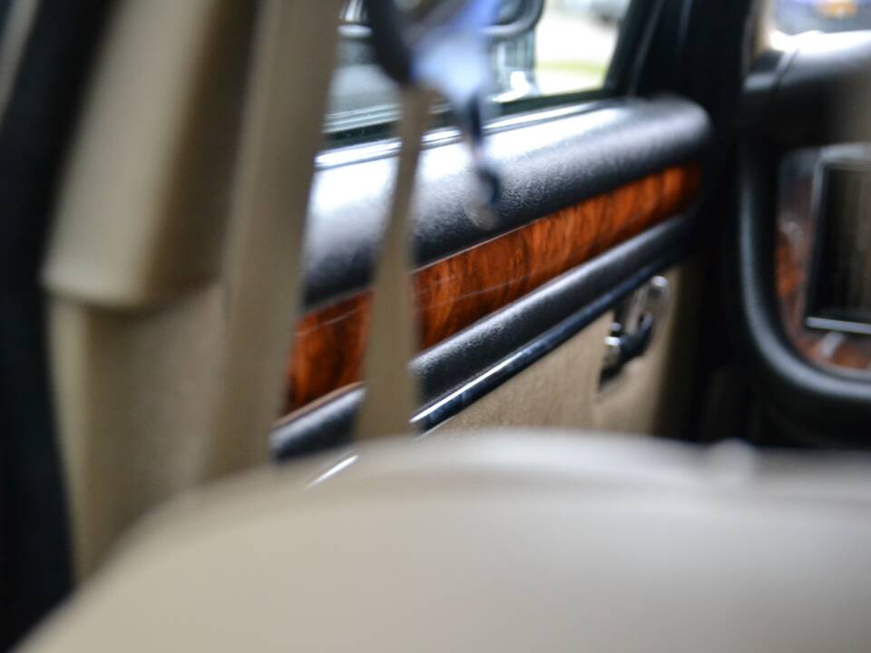 Image 24/29 de Jaguar XJ 12 (1992)