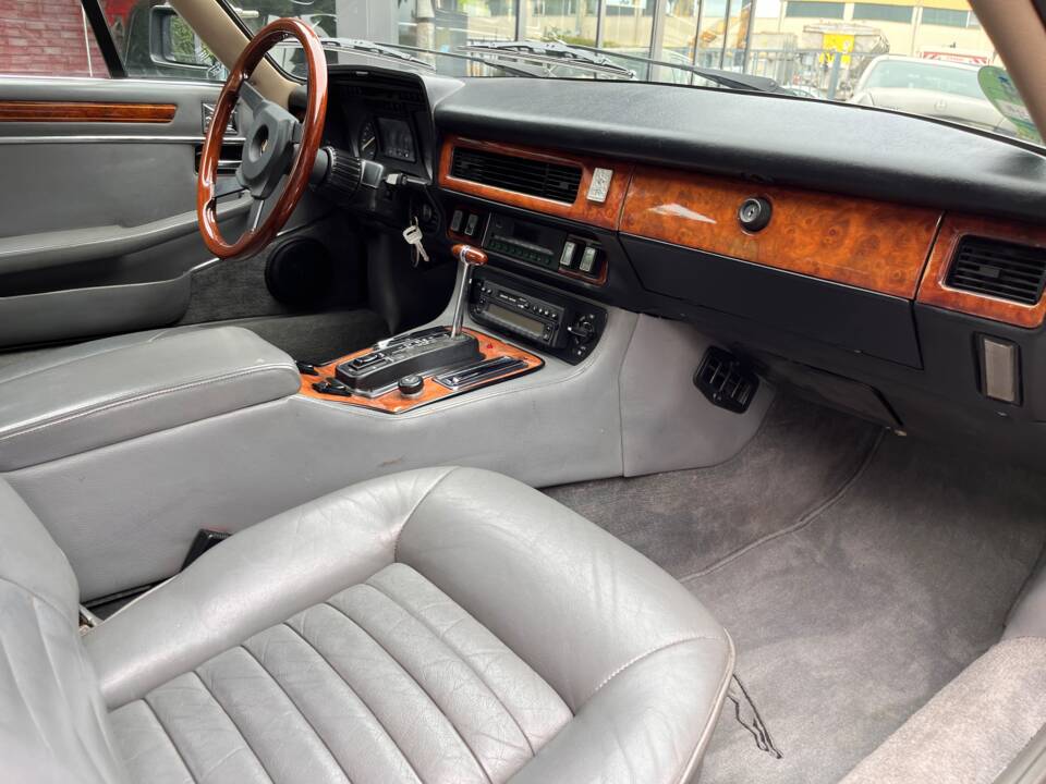 Image 15/27 of Jaguar XJS 5.3 V12 (1986)