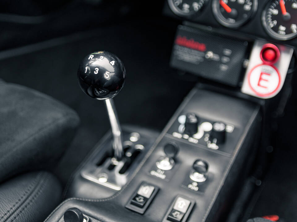Image 33/52 of Ferrari 512 BB (1978)