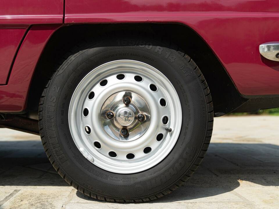 Immagine 25/50 di Alfa Romeo Giulia Nuova Super 1300 (1974)