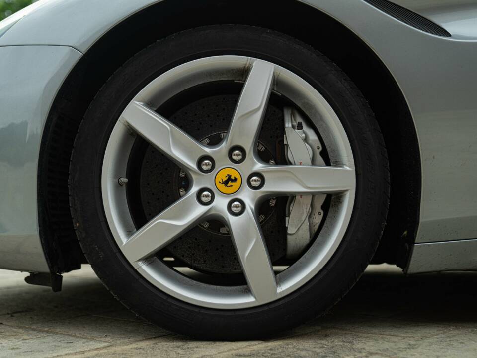 Bild 37/50 von Ferrari California T (2014)