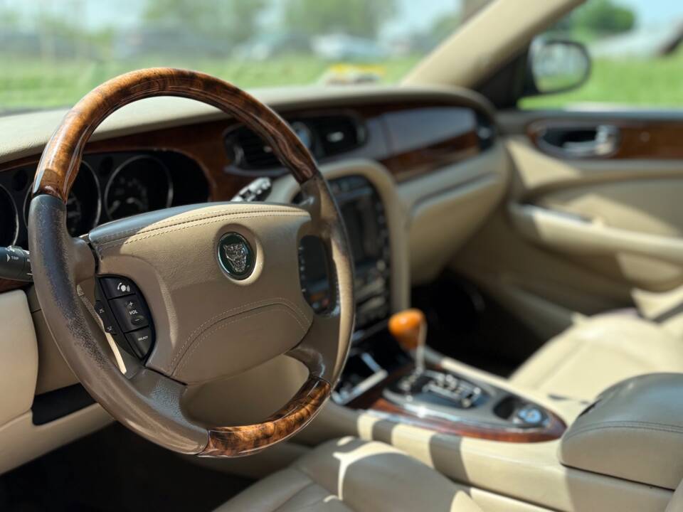 Image 5/9 of Jaguar XJ 8 4.2 (2003)