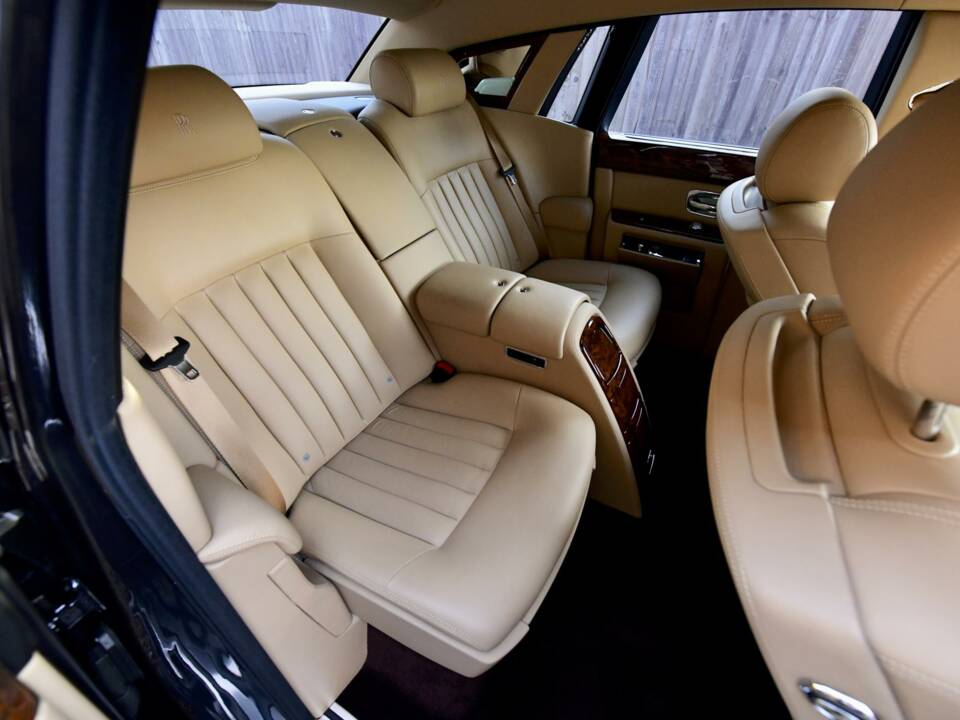 Image 27/50 of Rolls-Royce Phantom VII (2010)