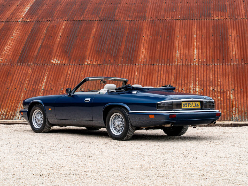 Image 11/38 of Jaguar XJS 4.0 (1995)