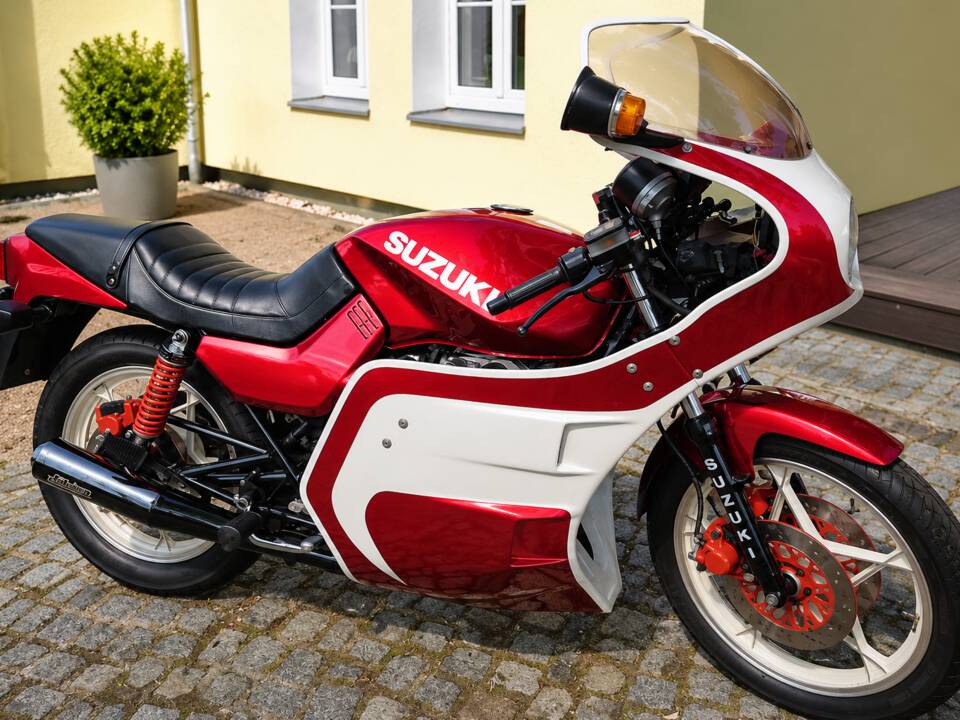 Image 2/10 of Suzuki GS 550 M Katana (1981)