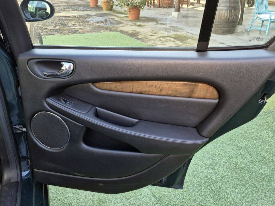 Imagen 33/45 de Jaguar X-Type 2.5 V6 (2002)