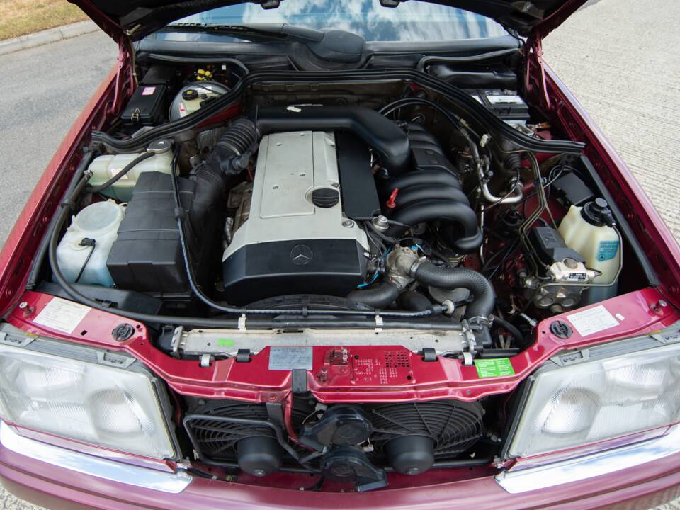 Bild 22/28 von Mercedes-Benz E 320 T (1993)