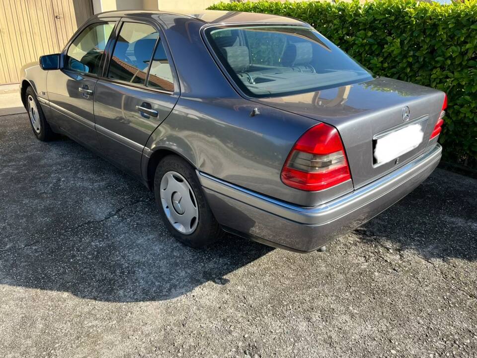 Image 3/11 of Mercedes-Benz C 220 Diesel (1995)