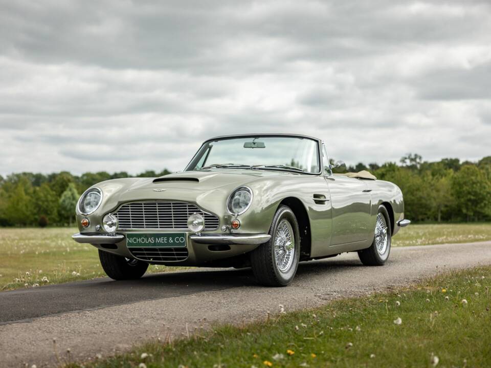 Bild 9/50 von Aston Martin DB 6 Volante (1969)