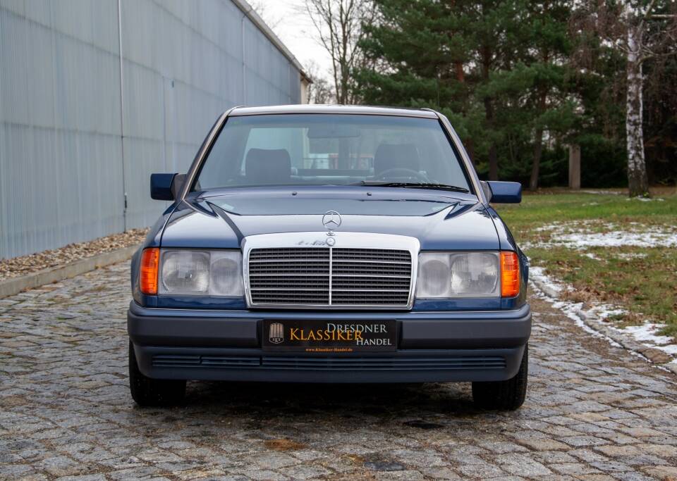 Bild 2/25 von Mercedes-Benz 300 E-24 (1991)