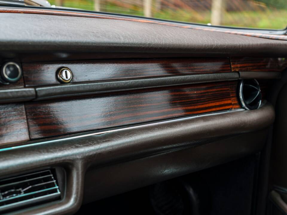 Image 22/34 of Mercedes-Benz 300 SEL 6.3 (1969)