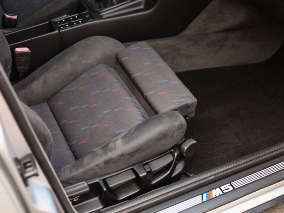 Bild 26/74 von BMW M5 Touring (1992)