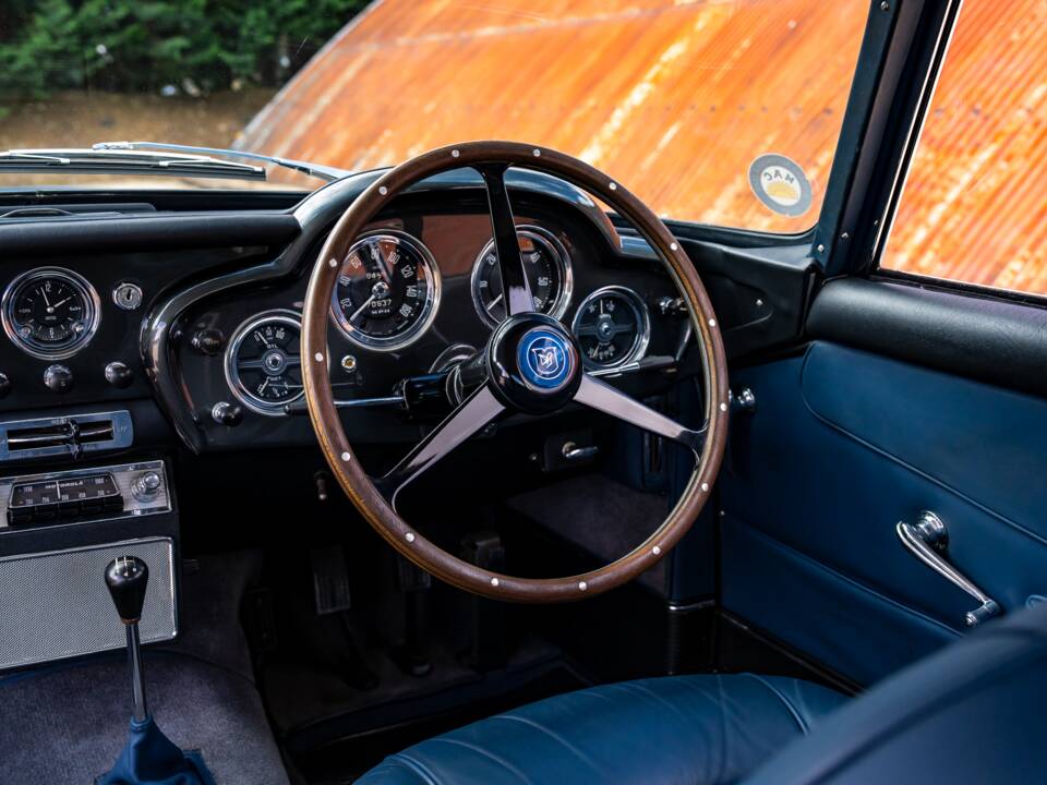Image 30/56 of Aston Martin DB 4 (1960)