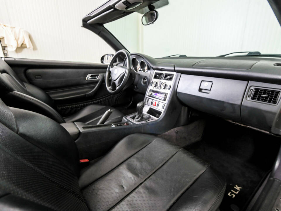 Image 9/50 of Mercedes-Benz SLK 200 Kompressor (2001)