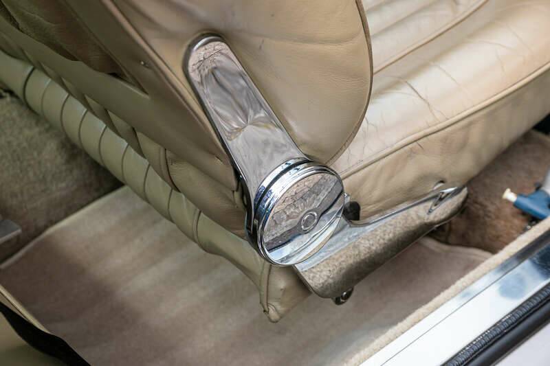 Image 31/43 de Aston Martin V8 (1974)