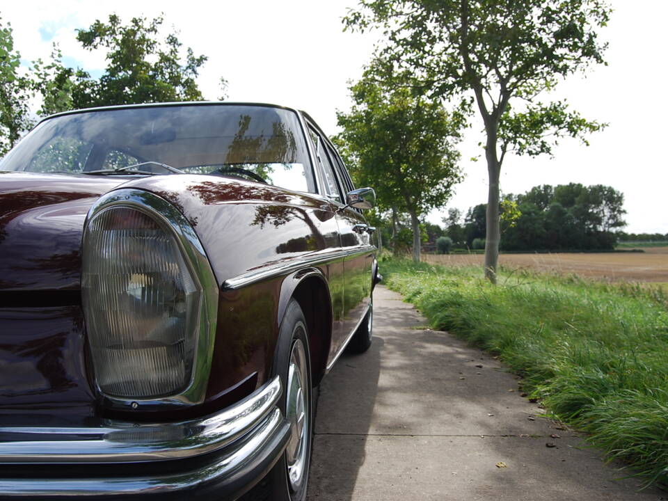 Image 12/58 of Mercedes-Benz 280 SE (1968)