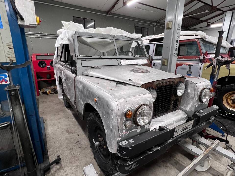 Image 16/17 of Land Rover 88 (1980)