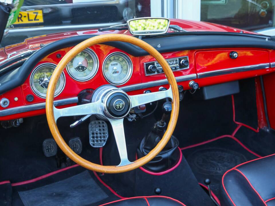 Image 26/50 of Alfa Romeo Giulia 1600 Spider (1963)