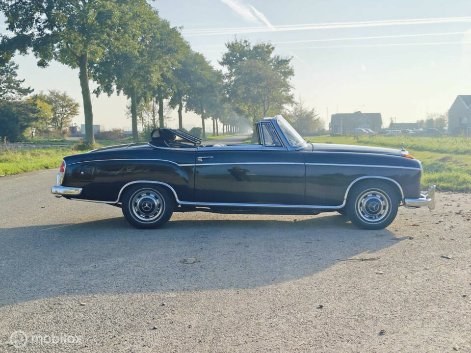 Immagine 9/49 di Mercedes-Benz 220 S Cabriolet (1958)