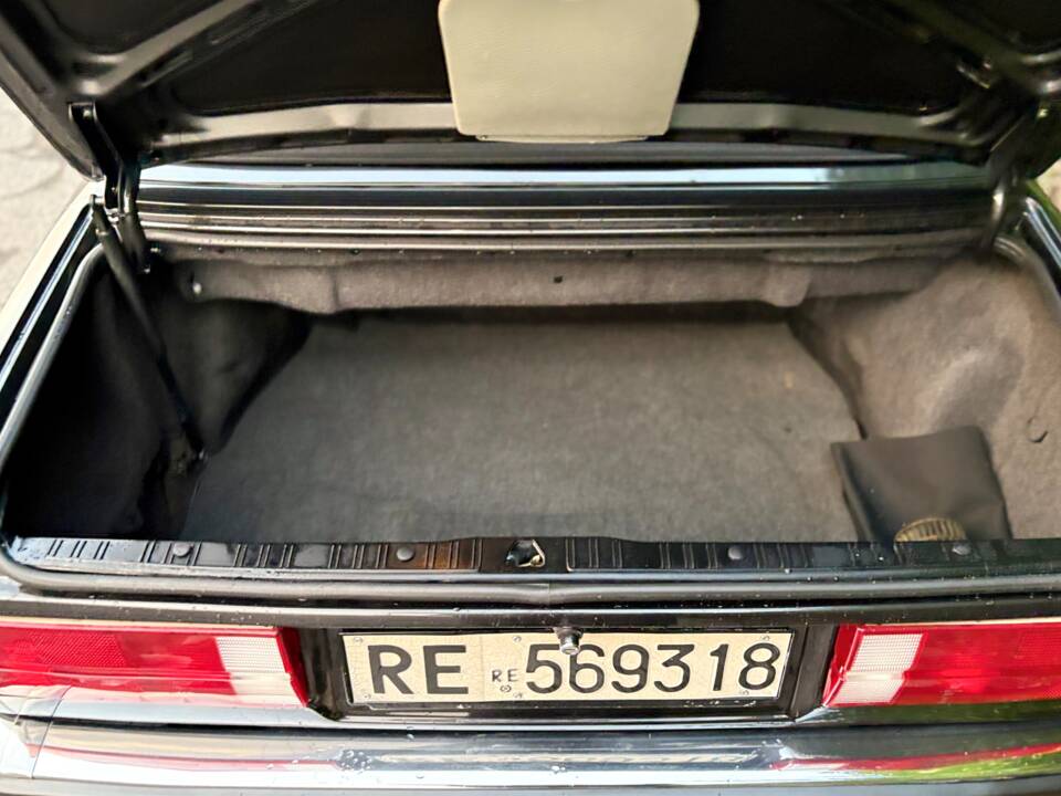 Image 13/27 of BMW 320i (1989)