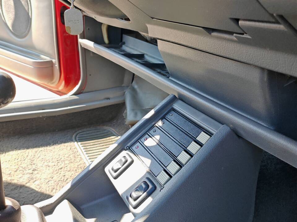 Bild 19/36 von Opel Corsa 1.6 GSi (1989)
