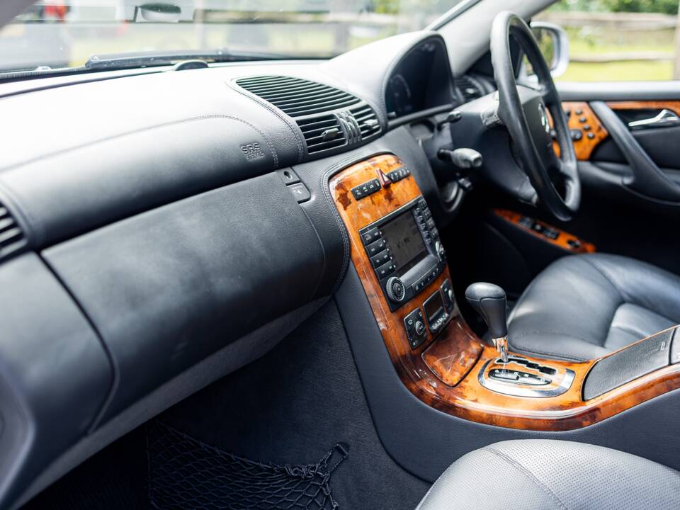 Bild 27/36 von Mercedes-Benz CL 500 (2004)