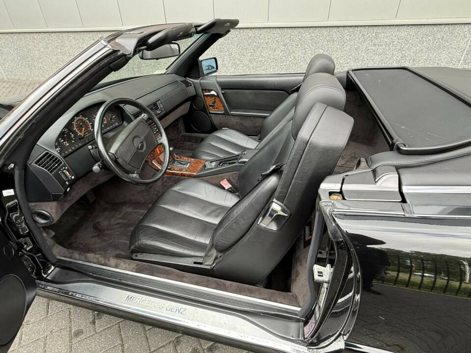 Image 25/50 of Mercedes-Benz 500 SL (1991)