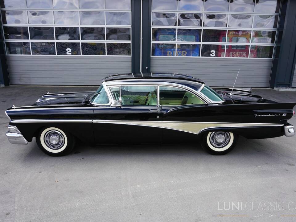 Image 3/77 of Ford Fairlane 500 Club Victoria (1958)