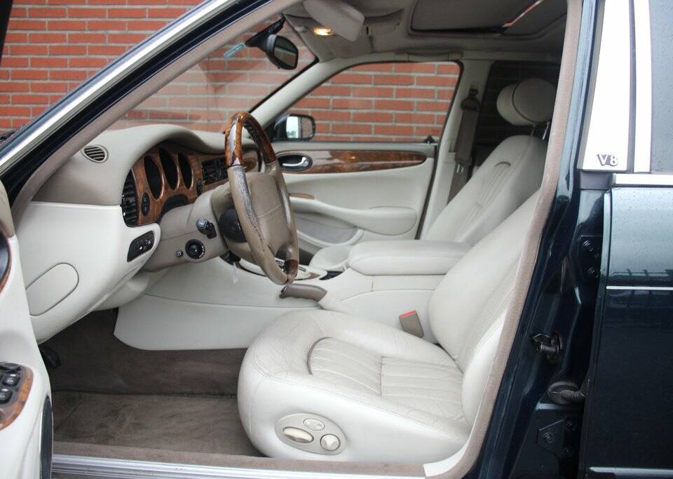 Bild 2/8 von Jaguar XJ 8 4.0 Executive (2000)