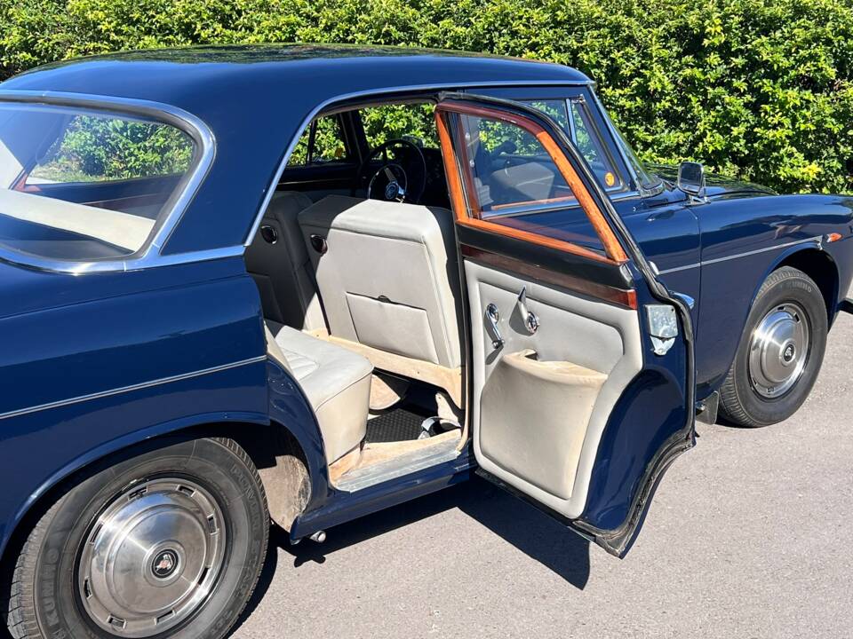 Image 8/14 of Rover 3 Litre Mk II (1965)