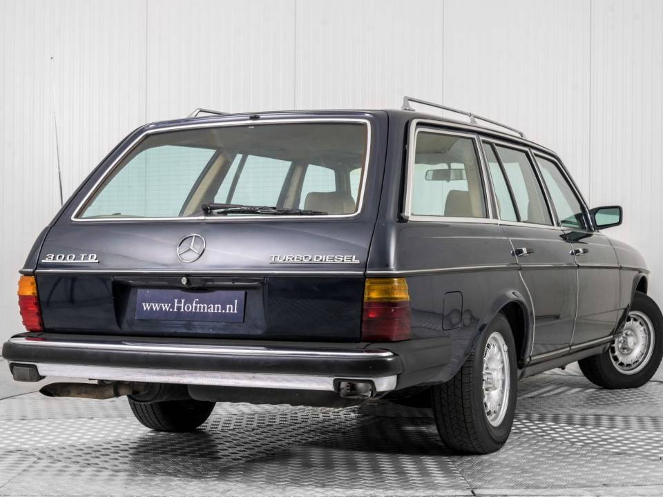 Bild 38/50 von Mercedes-Benz 300 D Turbodiesel (1982)
