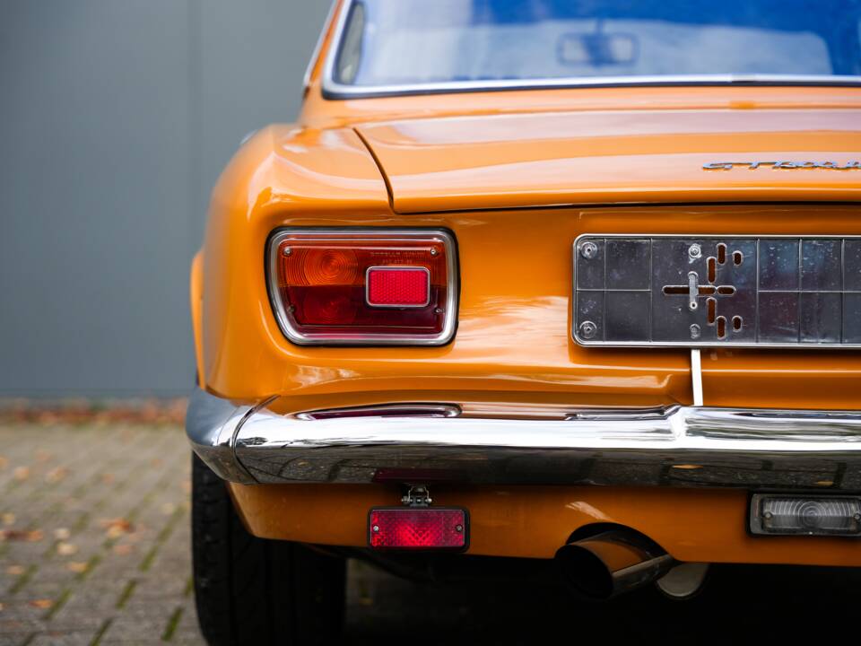 Image 29/38 of Alfa Romeo Giulia GT 1300 Junior (1968)
