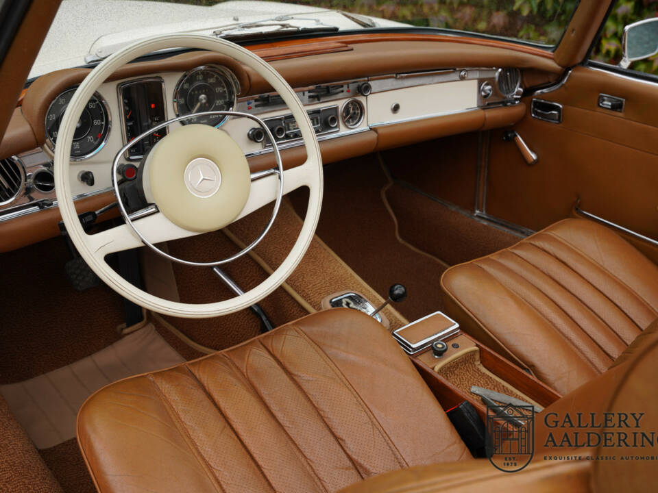 Image 37/50 of Mercedes-Benz 280 SL (1970)