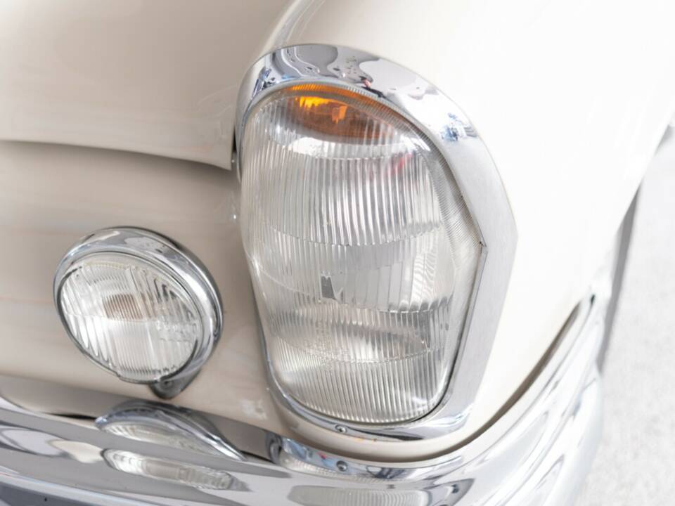 Bild 19/44 von Mercedes-Benz 220 SE b (1964)