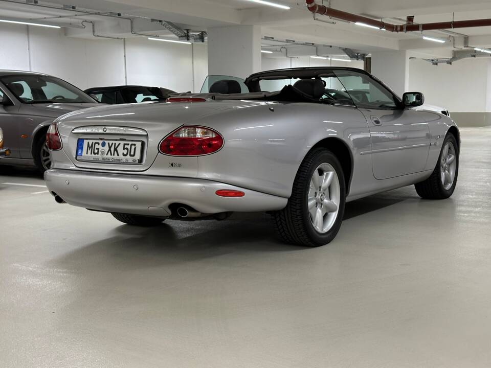 Afbeelding 6/17 van Jaguar XK8 4.0 (2002)