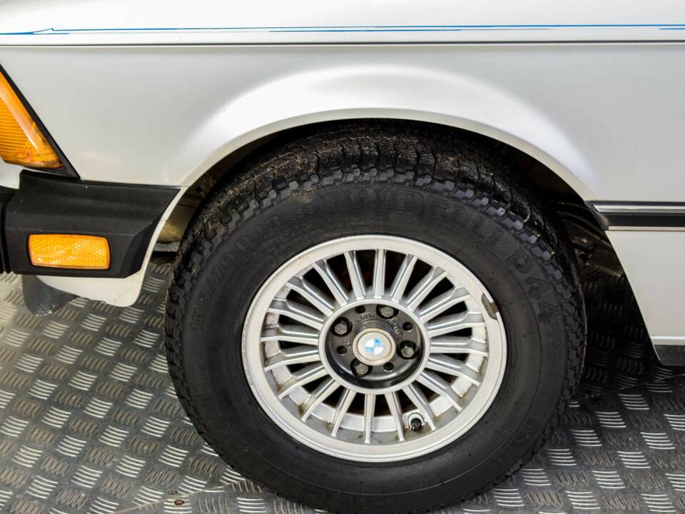 Image 29/50 of BMW 320i (1981)