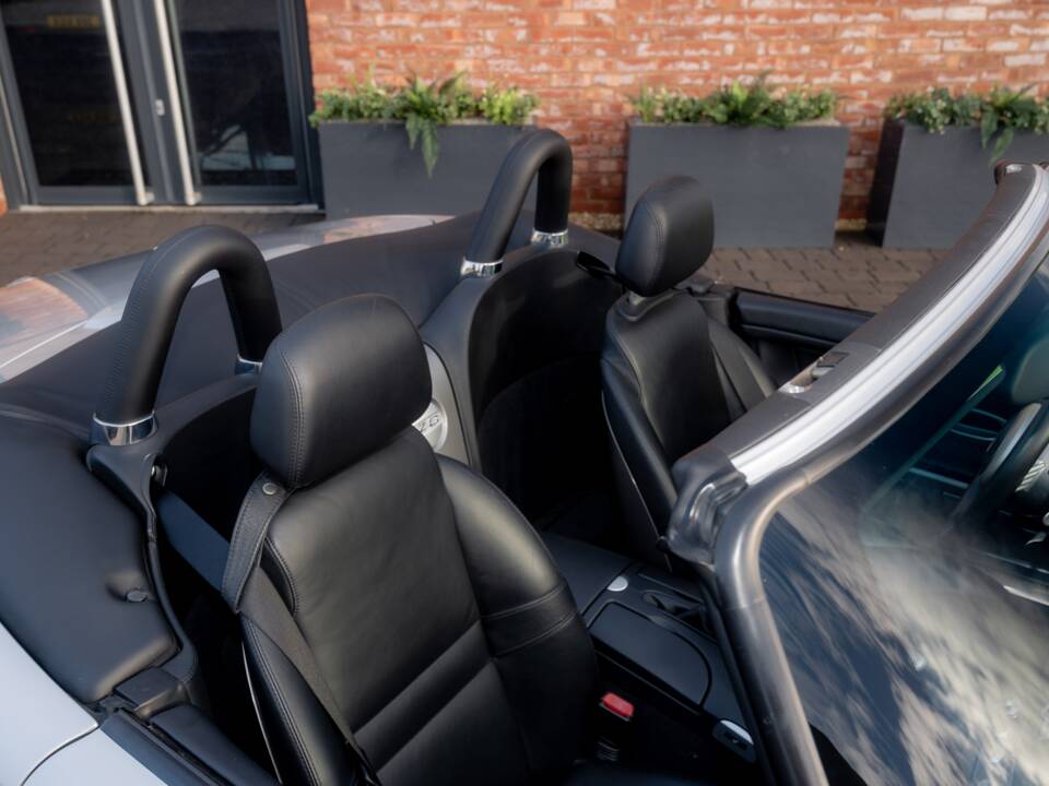 Image 73/84 of BMW Z8 (2001)