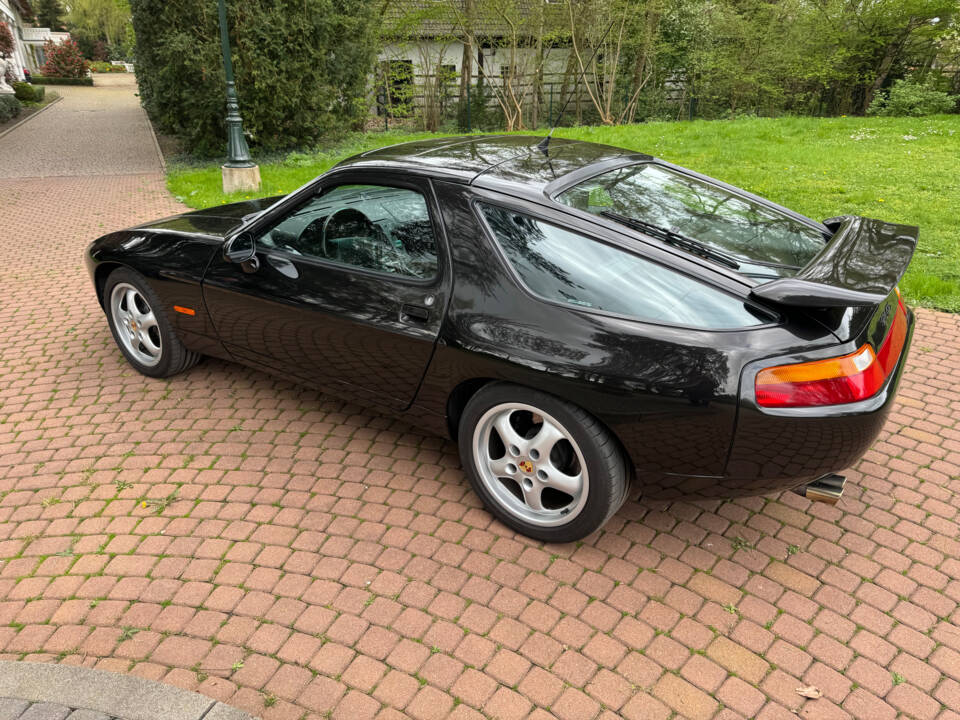 Image 13/54 de Porsche 928 GTS (1995)