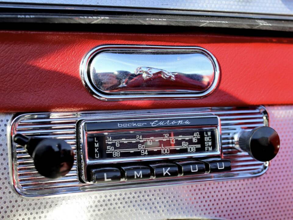 Image 23/50 de Jaguar E-Type 3.8 Flat Floor (1961)