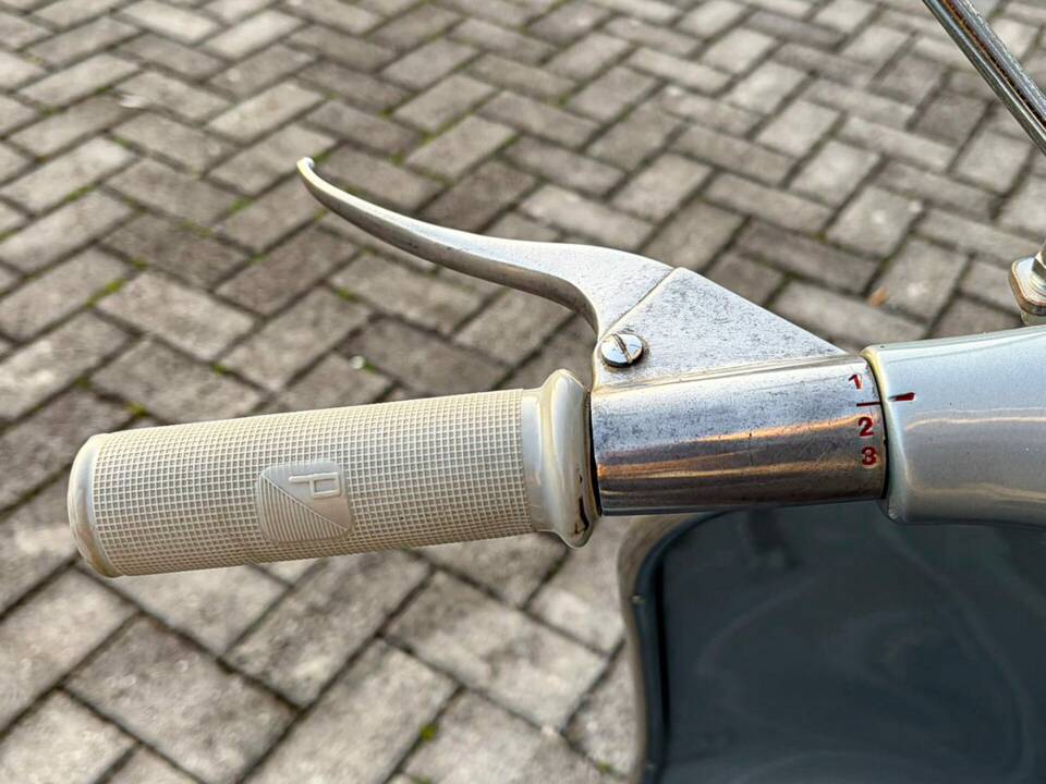 Image 14/24 of Piaggio Vespa 150 (1957)