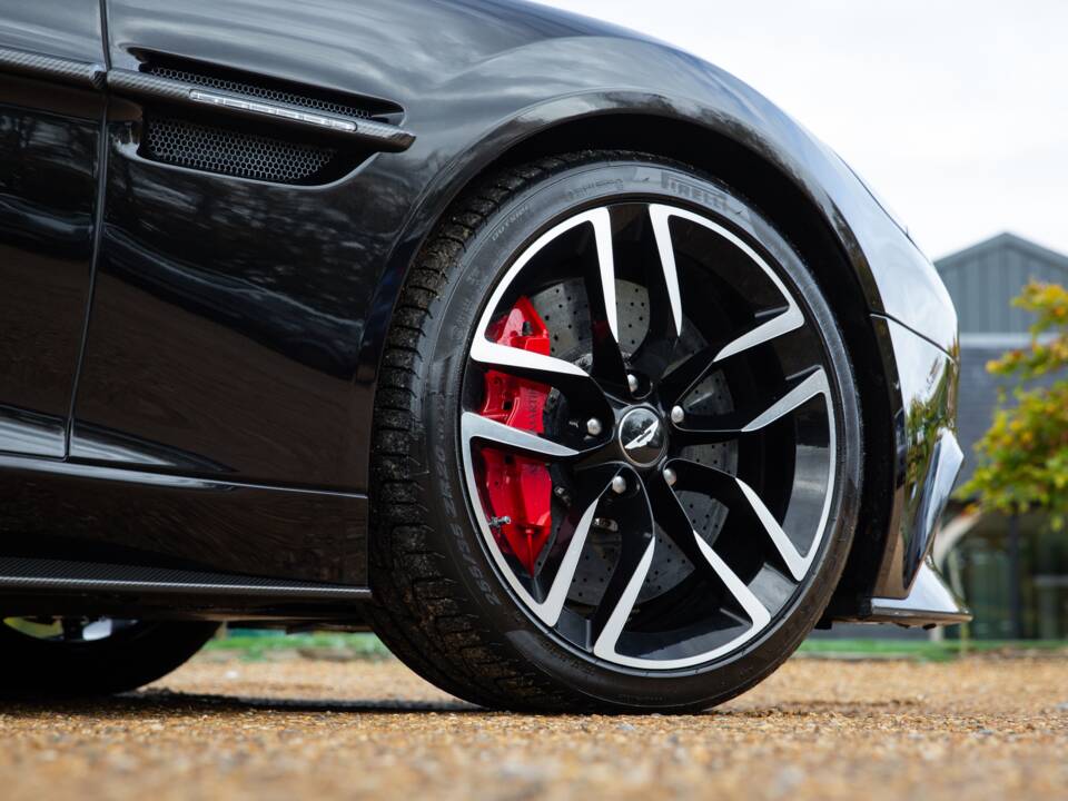 Immagine 7/72 di Aston Martin Vanquish Volante (2016)
