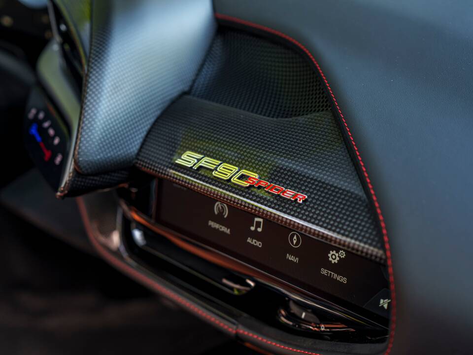 Image 24/37 of Ferrari SF90 Spider (2023)