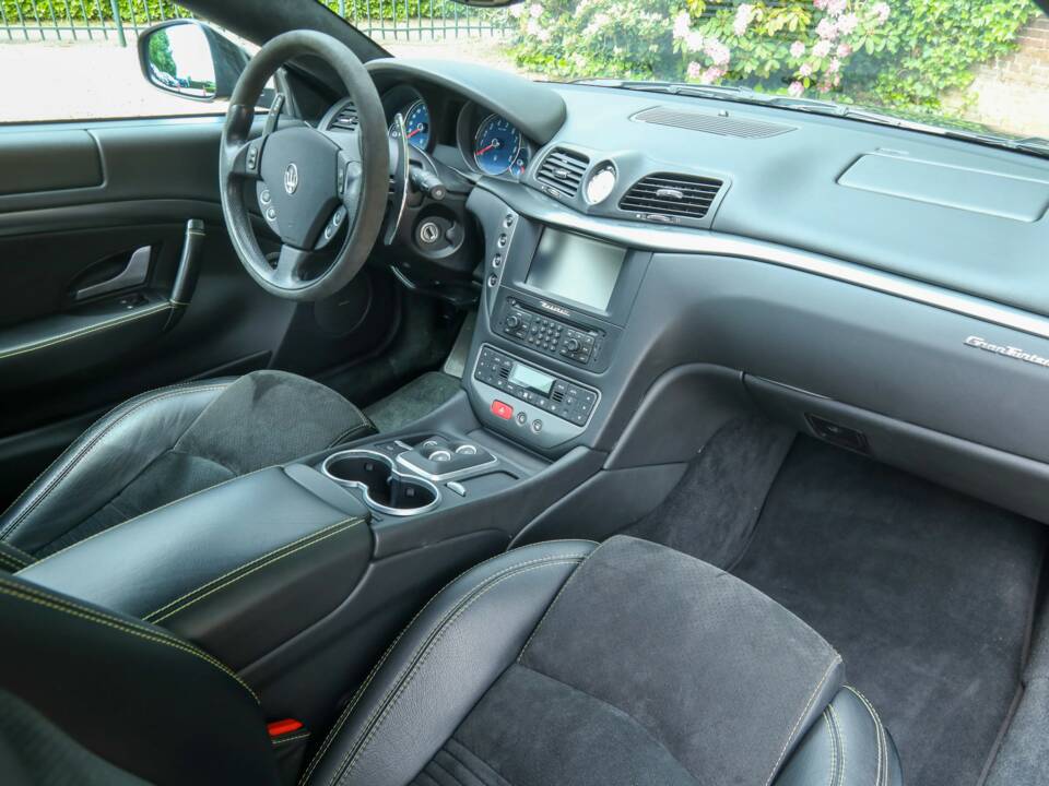 Image 23/50 of Maserati GranTurismo S (2008)