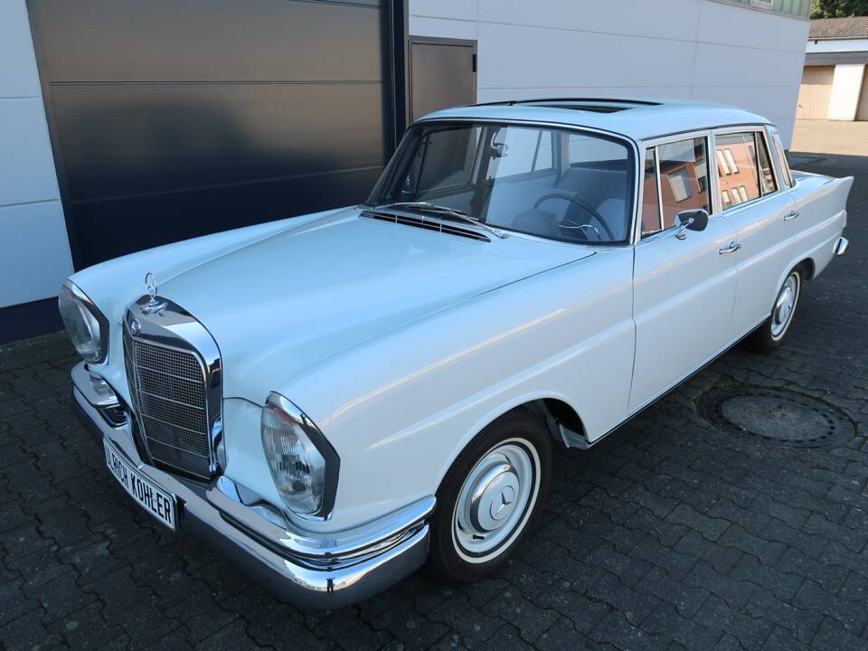 Image 1/50 of Mercedes-Benz 220 b (1965)