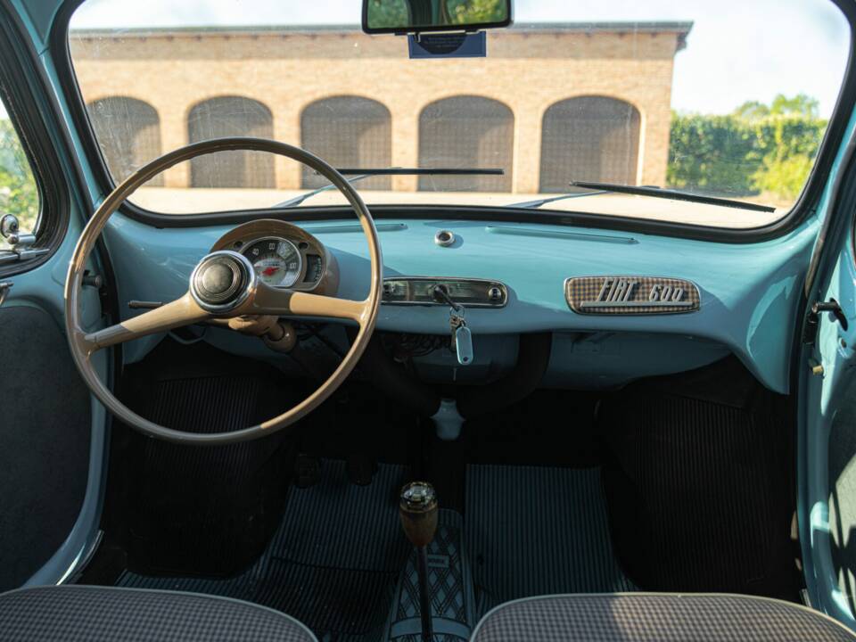 Image 37/49 of FIAT 600 (1957)
