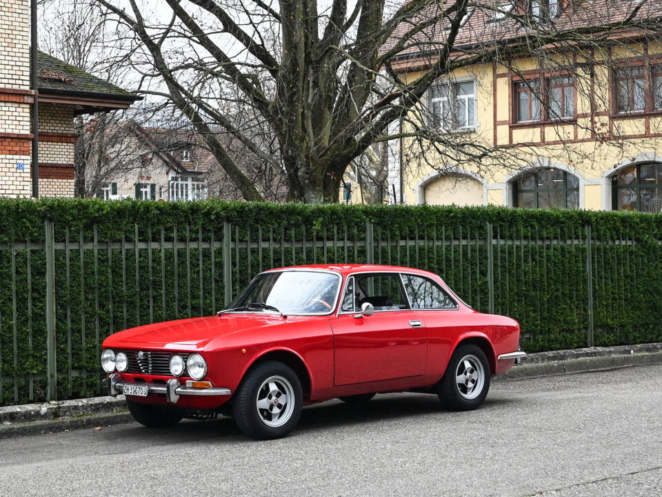 Image 23/36 of Alfa Romeo 2000 GT Veloce (1972)