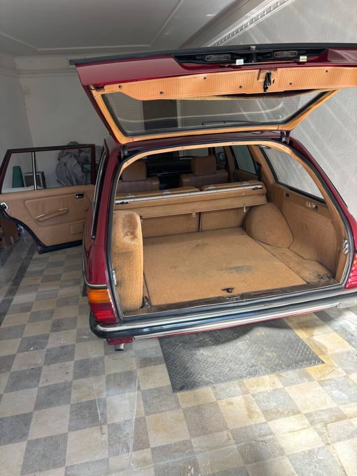 Bild 11/11 von Mercedes-Benz 300 TD (1979)