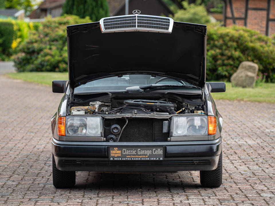 Image 7/66 of Mercedes-Benz 200 TE (1989)