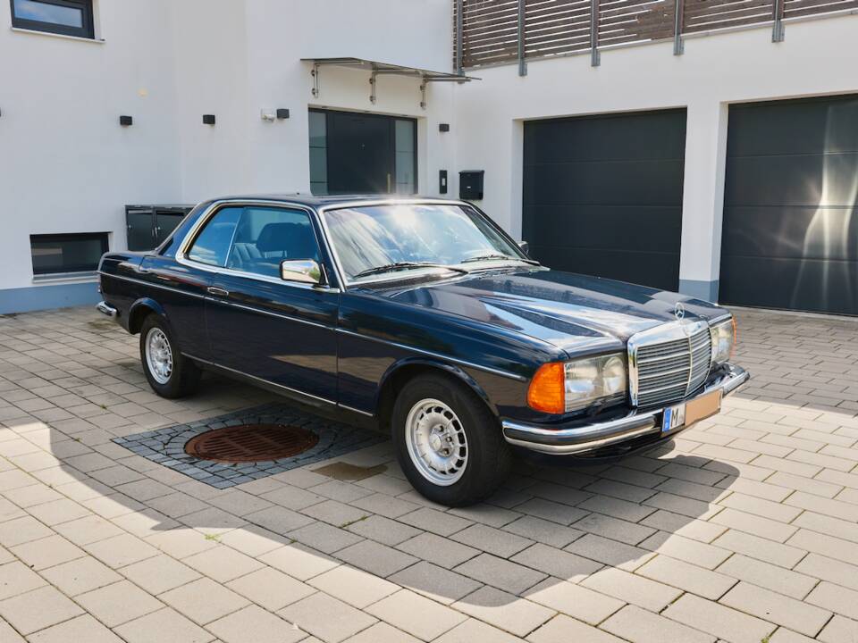 Bild 75/99 von Mercedes-Benz 230 CE (1983)